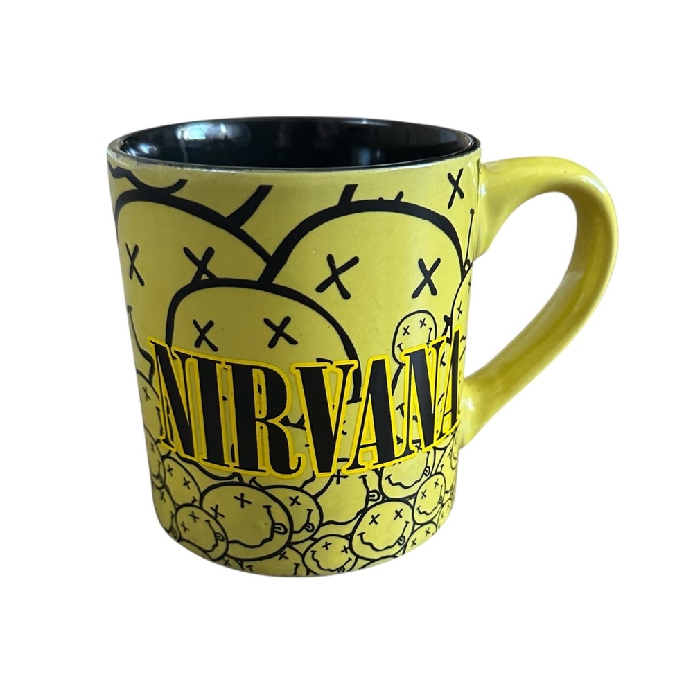 Nirvana Smiley Face Yellow Ceramic Mug – 14 oz (2018 Silver Buffalo)